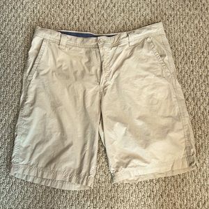 Men’s Columbia flat front khaki shorts